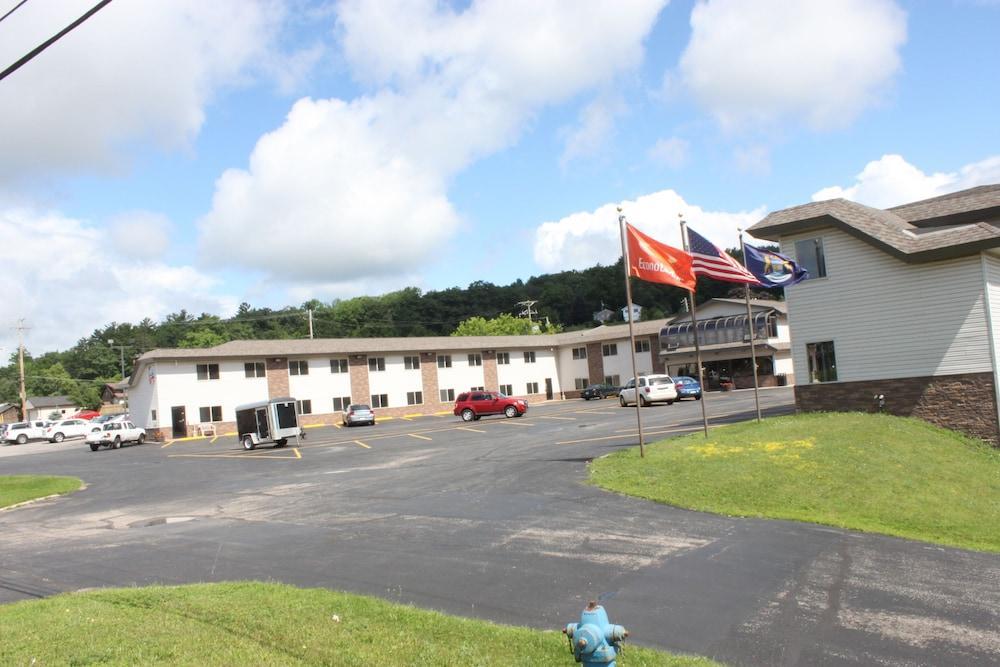 Hotel Baymont By Wyndham Iron Mountain Exteriér fotografie